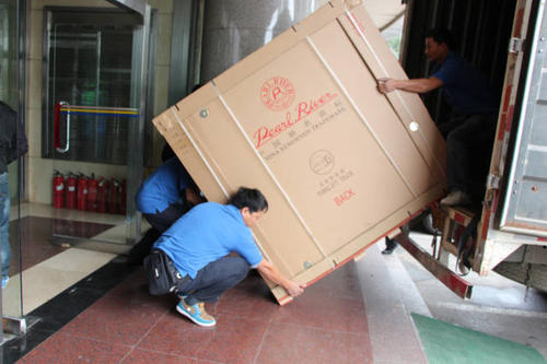 安龙钢琴贵重工艺品无忧运
